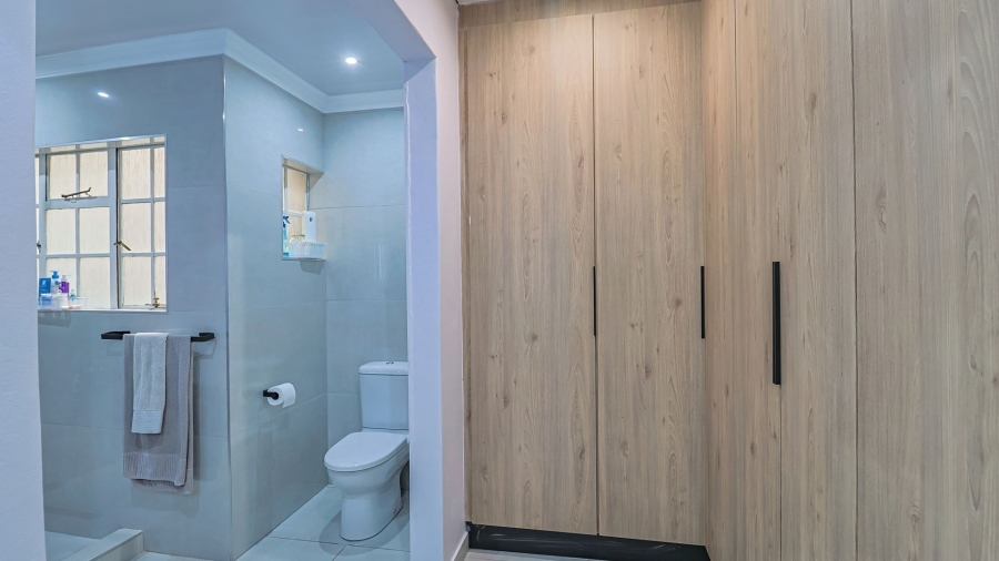 3 Bedroom Property for Sale in Safari Gardens North West